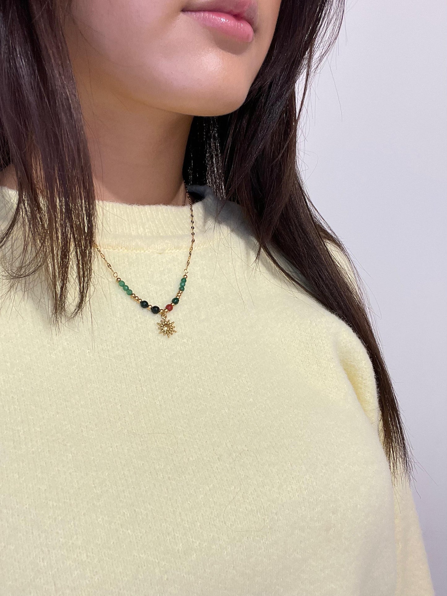 Collier en Or avec Perles Colorées et Pendentif Soleil - Leanna