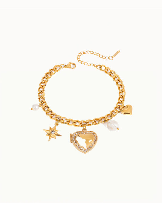 Goldenes Gliederarmband mit Herz-, Stern- und Perlenanhängern – Dine